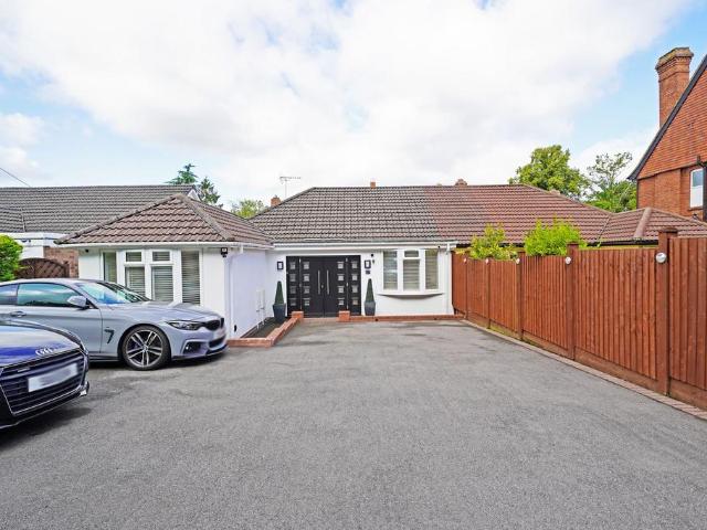 Bungalow for sale in Alderminster, Warwickshire