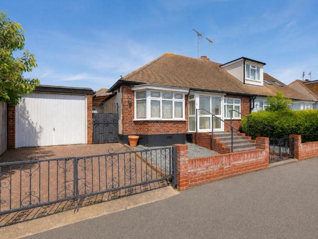 Bungalow for sale in Alton Barnes, Essex