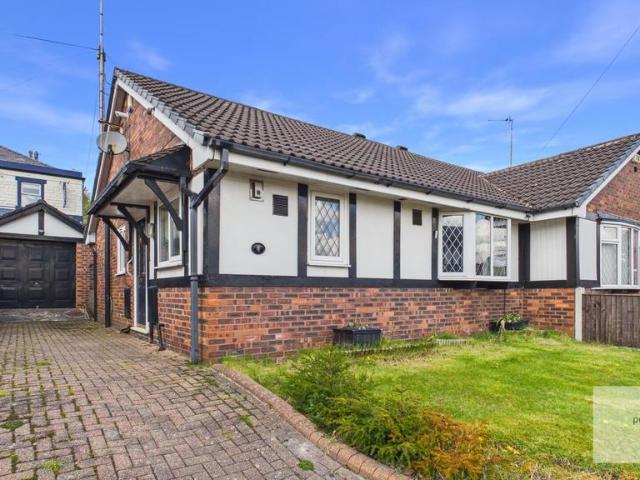 Bungalow for sale in Hazelhurst, Bury