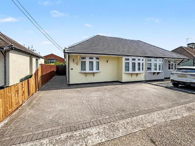 Bungalow for sale in Winter Gardens, Essex