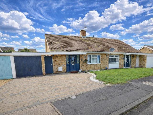 Bungalow for sale in Rushden