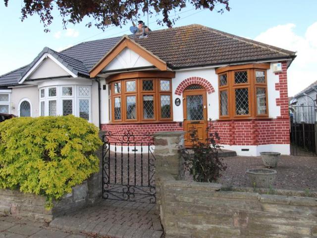 Bungalow for sale in Hornchurch, Greater London