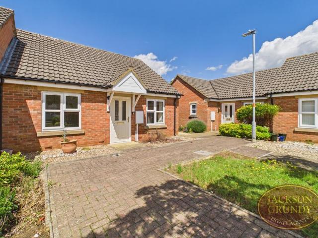 Bungalow for sale in Headlands, Northampton