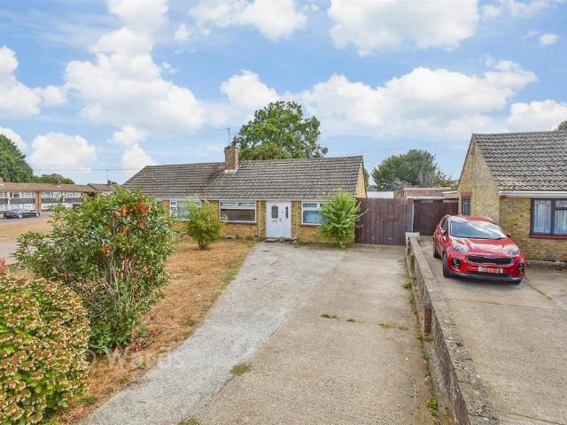 Bungalow for sale in Midway, Kent