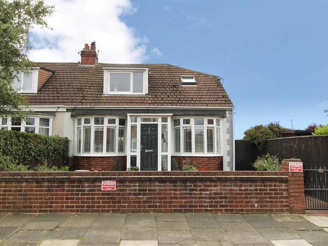 Bungalow for sale in New York, Monkseaton