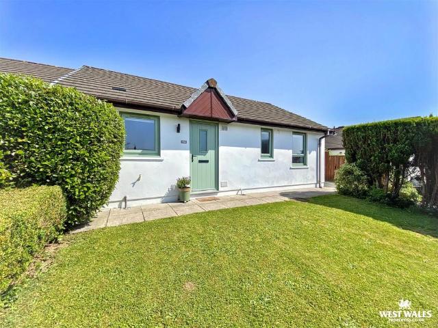Bungalow for sale in Kilgetty, Wales