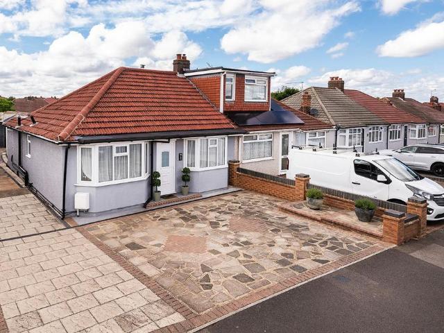 Bungalow for sale in Barnehurst, Greater London