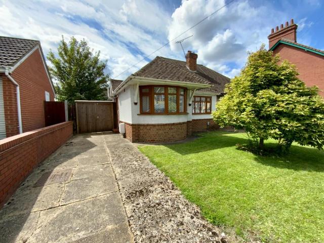 Bungalow for sale in Biscot, Luton