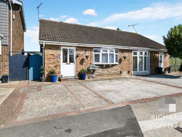 Bungalow for sale in Winter Gardens, Essex