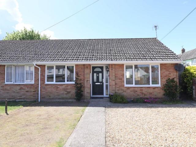 Bungalow for sale in Burbage, Wiltshire