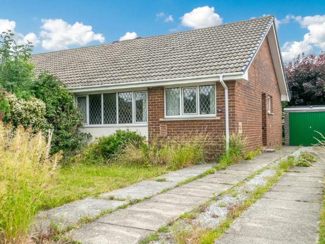 Bungalow for sale in Skelmanthorpe, West Yorkshire