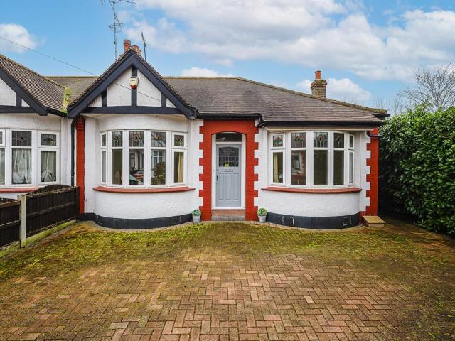 Bungalow for sale in Alton Barnes, Essex