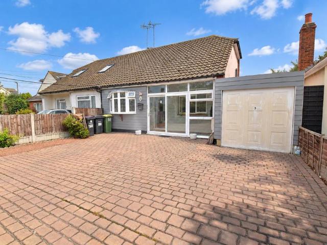 Bungalow for sale in Rochford, Barling