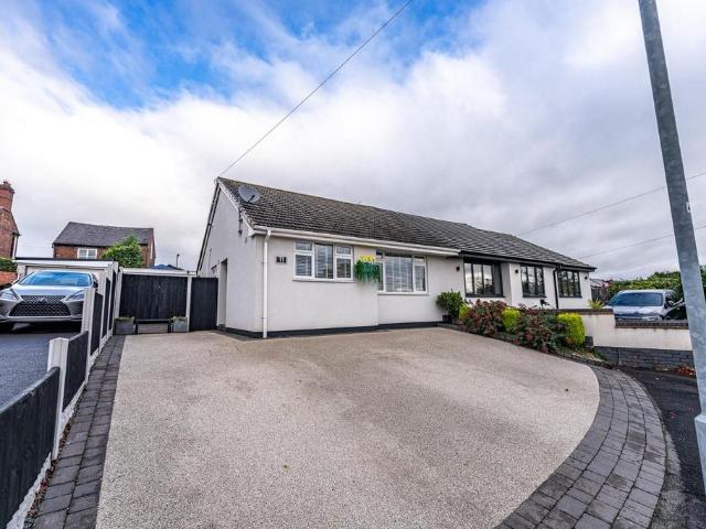 Bungalow for sale in Landywood, South Staffordshire