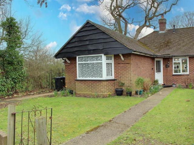 Bungalow for sale in Fretherne, Hertfordshire