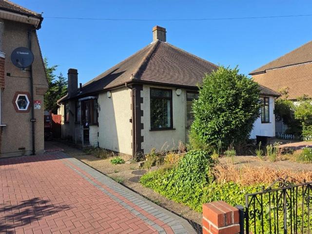 Bungalow for sale in Fairlop, Greater London