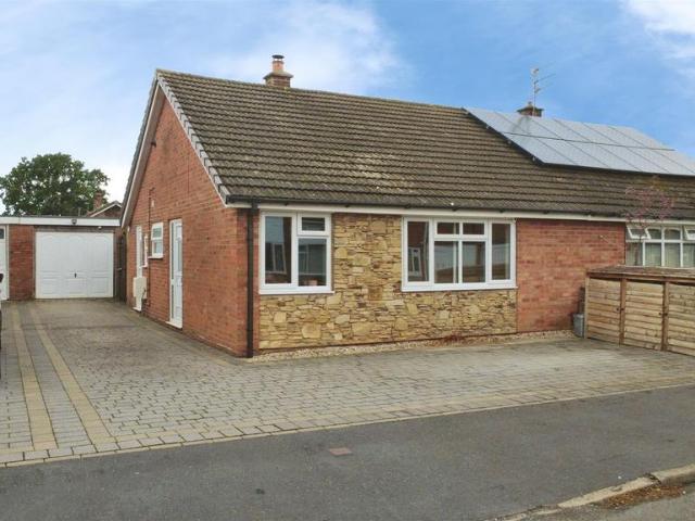 Bungalow for sale in Stone, Baswich