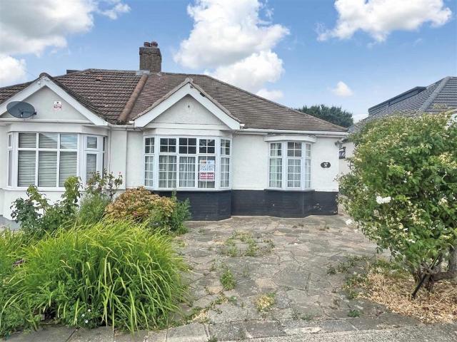 Bungalow for sale in Ardleigh Green, Greater London