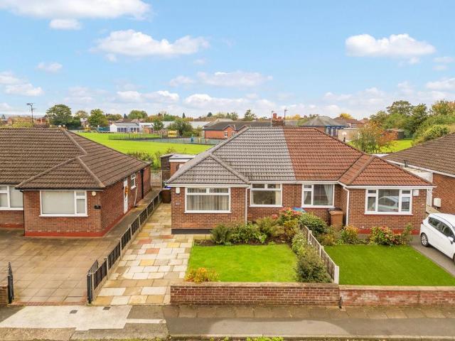 Bungalow for sale in Droylsden, Tameside