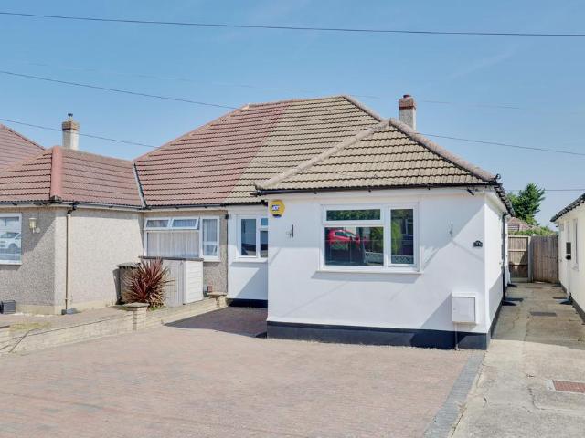 Bungalow for sale in Ramsden, Greater London