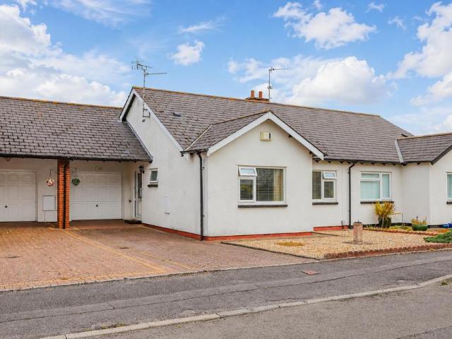 Bungalow for sale in The Knap, Barry