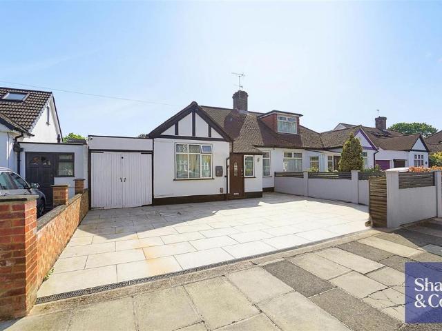 Bungalow for sale in Whitton, Greater London