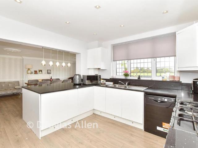 Bungalow for sale in London Borough of Redbridge, Greater London