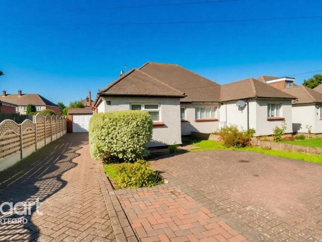 Bungalow for sale in Stone, Monks Orchard