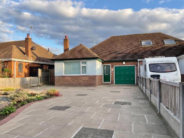 Bungalow for sale in Crossens, Sefton