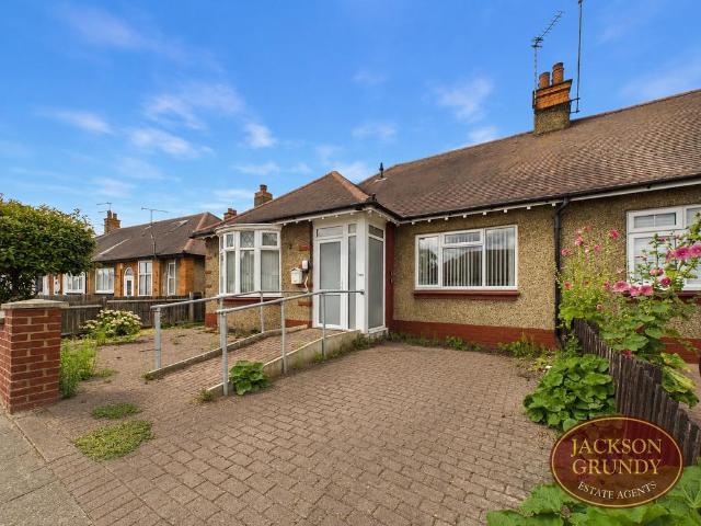Bungalow for sale in Headlands, Northampton