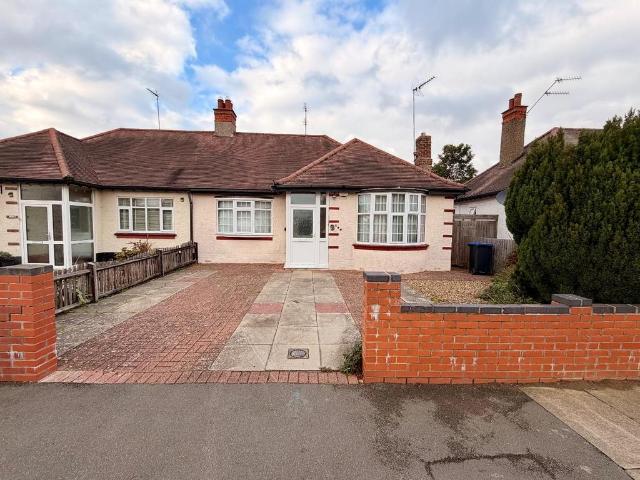Bungalow for sale in Headlands, Northampton