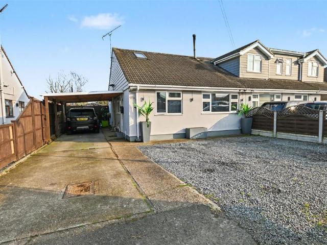 Bungalow for sale in Winter Gardens, Essex
