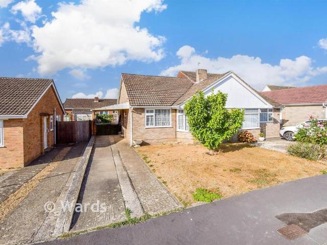 Bungalow for sale in Allington, Midway