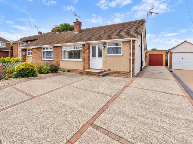 Bungalow for sale in Rainham, Gillingham