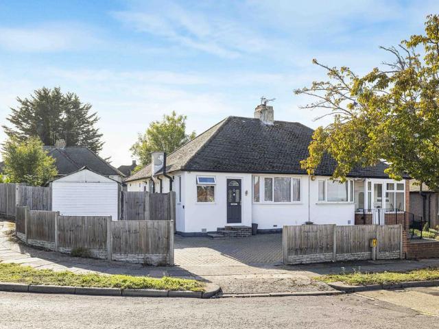 Bungalow for sale in Poverest, Greater London