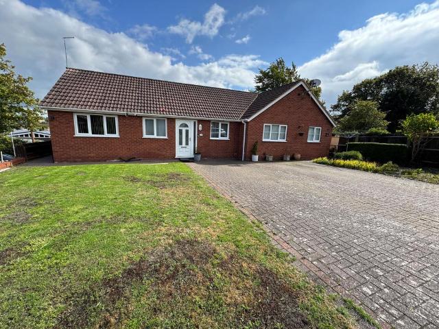 Bungalow for sale in Winshill, Beamhurst