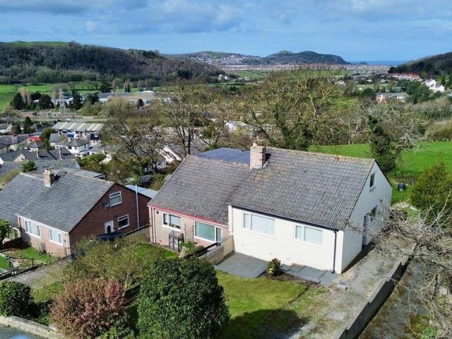 Bungalow for sale in Mochdre, Wales