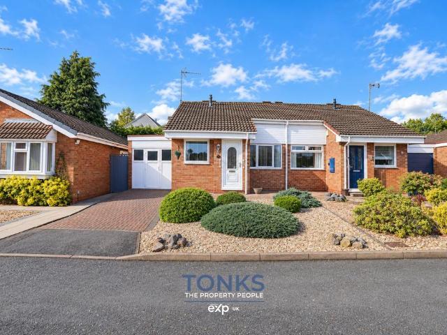 Bungalow for sale in Lapal, Dudley