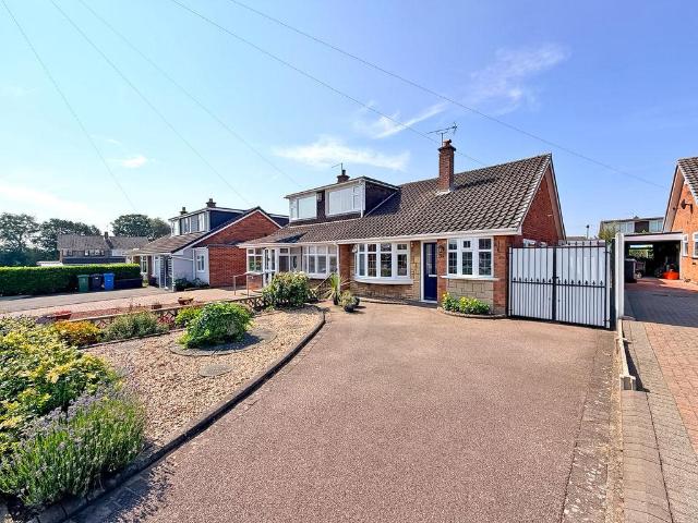 Bungalow for sale in Landywood, Great Chatwell