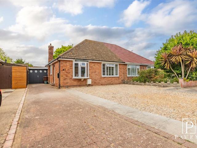 Bungalow for sale in Frinton and Walton, Dale Hill