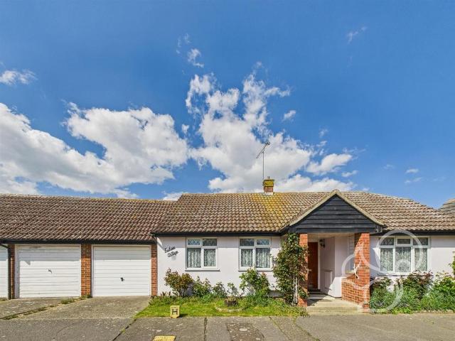 Bungalow for sale in Fordham Heath, Essex