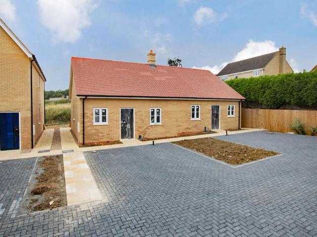 Bungalow for sale in Priors Hall Park, Weldon