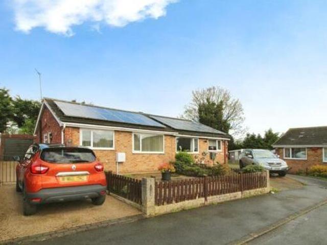 House for sale in Greengates, West Yorkshire