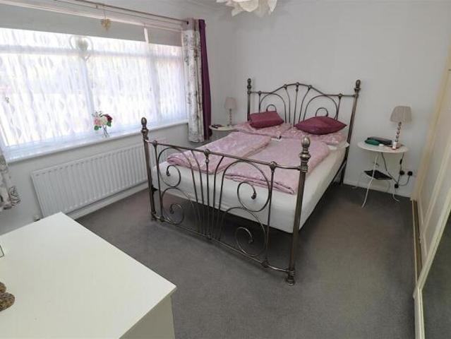 Bungalow for sale in Rainham, Kent