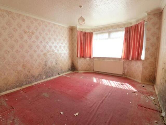 Bungalow for sale in Luton, England