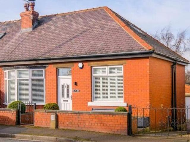 House for sale in Huddersfield, West Yorkshire