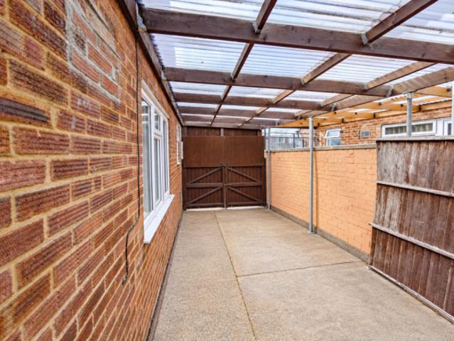 Bungalow for sale in Luton, England