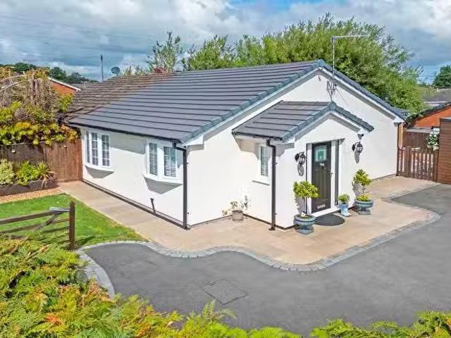 House for sale in Garden City