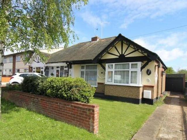 House for sale in Stroud Green, Barling
