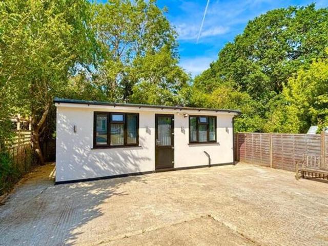 Bungalow for sale in Watford Rural, Batchworth